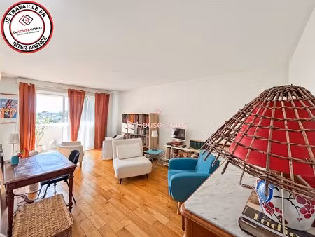 appartement t2 dernier étage avec ascenseur  lumineux et sans vis-à-vis sur la commune de.