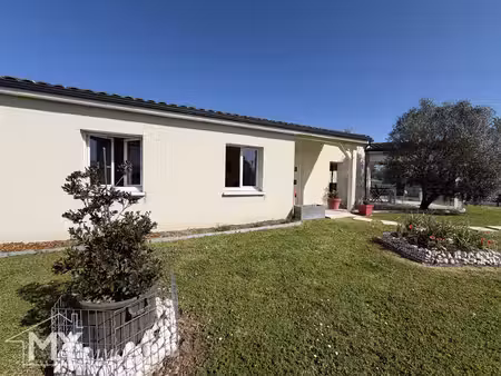 camps sur l'isle : maison contemporaine avec 4 chambres  bureau et jardin.