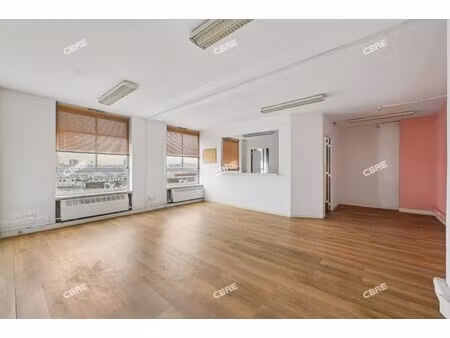 location local professionnel 330m²