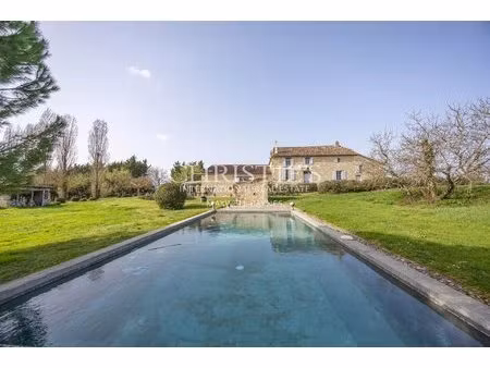 ferme enchantée avec caractéristiques de design uniques et appartement attenant sur 4...