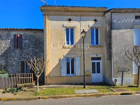 charmante maison de village près de duras  avec une grange attenante offrant un potentiel.
