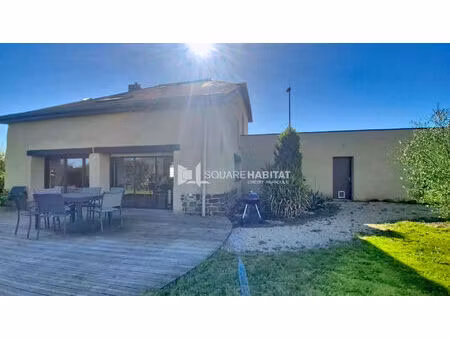 maison entièrement rénovée bédée