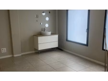 location local professionnel 64m² st pierre des corps 37700