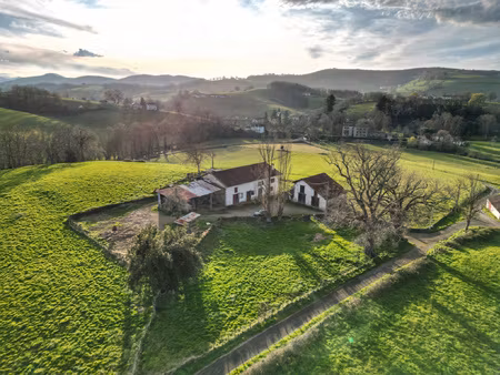 ensemble immobilier à rénover à 7 minutes de saint palais