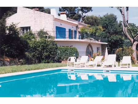 location appartement 4 pièces 106 m² à aix-en-provence (13080)