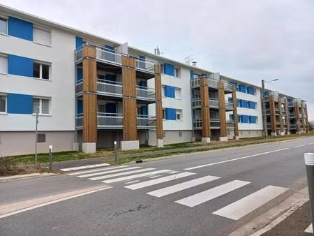 location appartement 4 pièces 71 m² à la châtre (36400)
