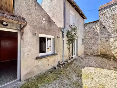 maison d'habitation en pierres d'environ 70m² habitables.