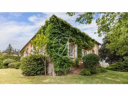 samatan - gers - propriété avec vue sur les pyrénées  piscine sur 8000m² à vendre.