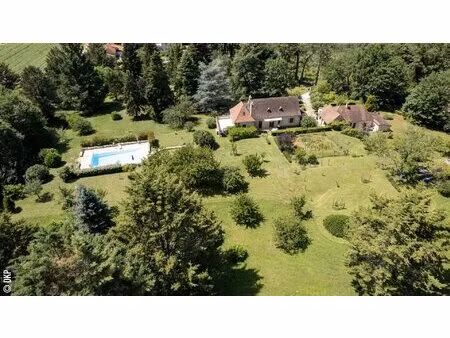 secteur gourdon - superbe ensemble immobilier en pierre sur 1ha63 paysagers avec piscine..