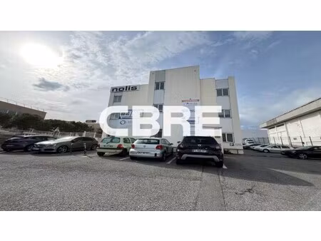 location local professionnel 547m²