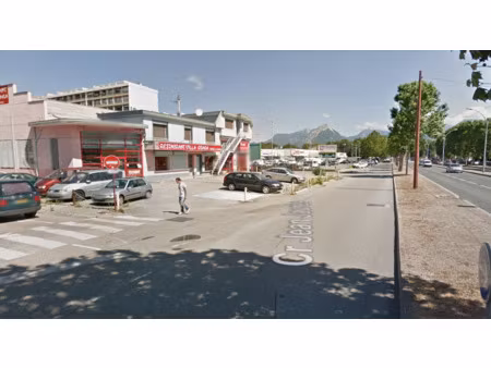 location commerce 650 m² à échirolles (38130)