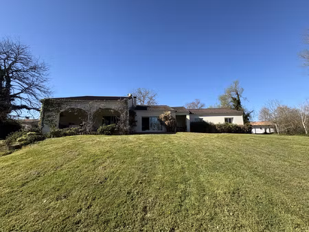 superbe villa de 220 m2 avec accès direct au lot