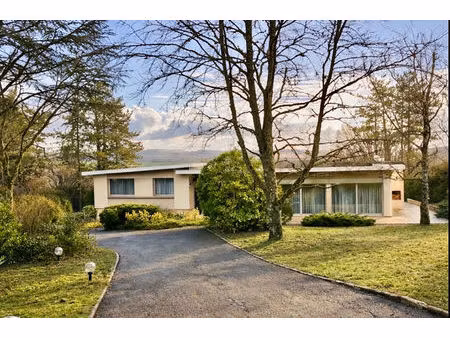 exceptionnel à dijon  propriété de 221m2 sur 2820m2