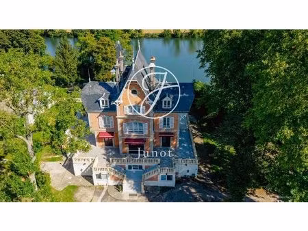 sens - bourgogne-franche-comté - manoir en bordure de rivière à 1h30mn de paris à vendre