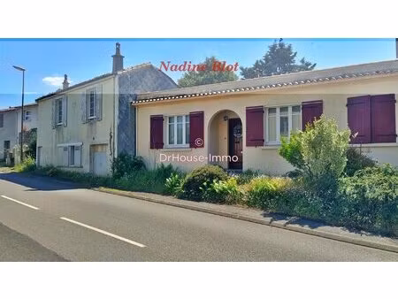 immeuble comprenant une maison d'habitation de 135m² à rafraichir  une maisonnette de 45m²