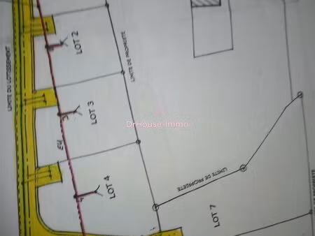 vaste terrain sur plus de 10.000 m2 dont 4360 m2 constructibles remarquablement situé à...