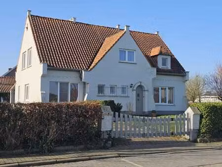 ruime woning in landelijke stijl