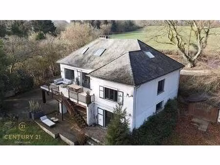 lasne : villa 5 ch  terrain 25a  piscine intérieure & jardin