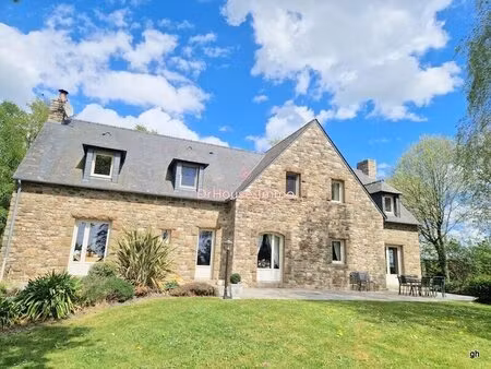 propriété en bretagne - entre vitré et fougères - 5 chambres - dépendances - parc arboré -