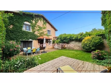 a vendre - maison avec jardin à chasselay (69380) au calme  proche campagne - 5 mn d'une..