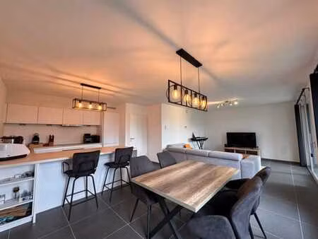 bel appartement 2 chambres avec terrasse et jardin à longlie