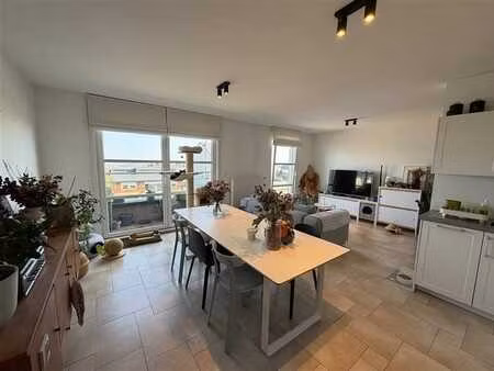 appartement lumineux 2 chambres avec terrasse  garage et cav