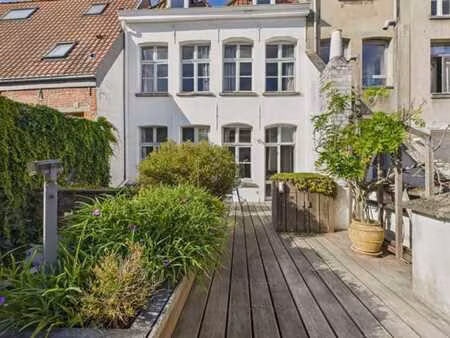 immeuble mixte avec commerce et logement spacieux