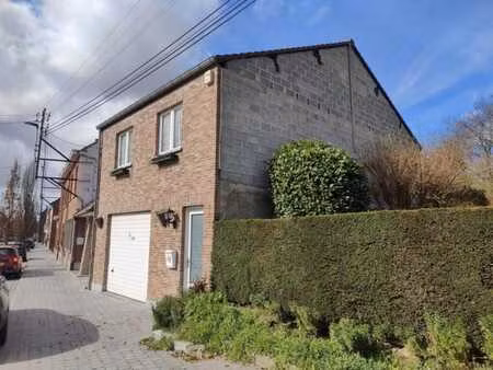 jolie maison bel étage très bien située sur et avec 3ares