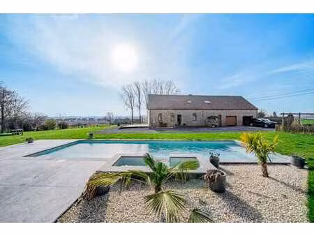 longère au calme avec piscine et garages