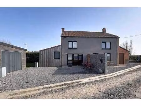 ensemble immobilier de 2 habitations sis à mesnil-st-blaise