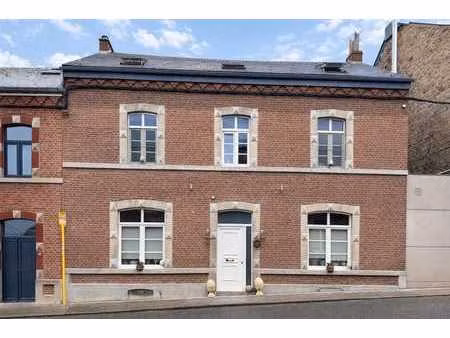 spacieuse maison de village avec parkings et 6 chambres