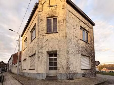 spacieuse maison d'angle à rénover avec jardin et garage !