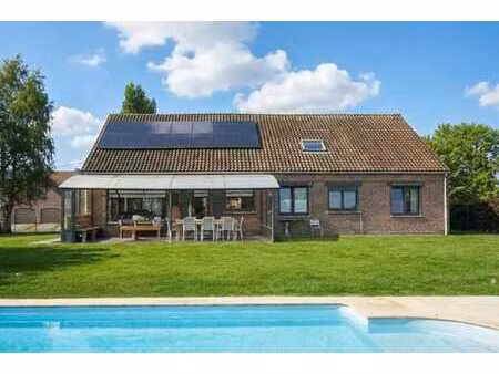 superbe villa à esplechin avec jardin  piscine et garage