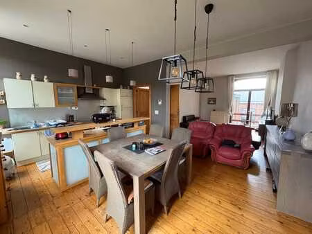 très bel appartement dans une maison de caractère