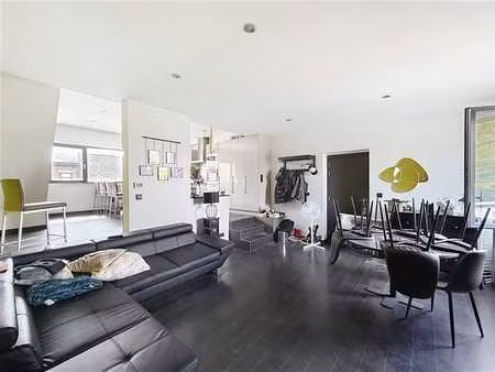 duplex une chambre actuellement loué.