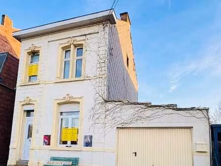 maison d'habitation 4 façades avec jardin