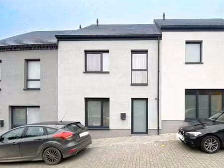 maison deux façades à louer à arquennes