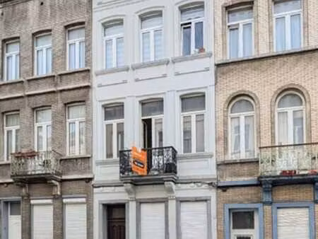 immeuble de rapport trois unités + cour