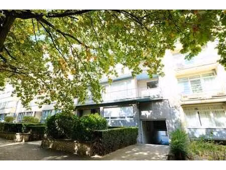 lumineux appartement 3 chambres - terrasses - garage!