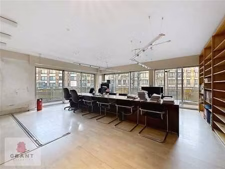 appartement rdc - 3 chambres avec terrasse à rénover