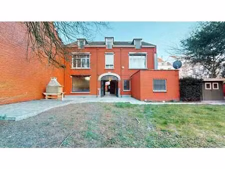 petite suisse - maison (+/- 254 m)2 avec jardin (+/- 215 m2)