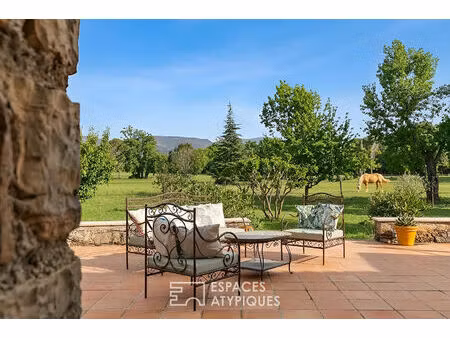 bastide provençale dans domaine préservé 1 8 hectare