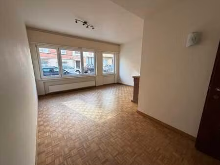 appartement 1 ch. avec cour extérieure à etterbeek