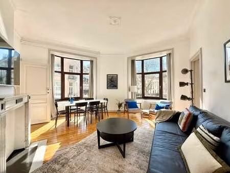 bailli - apt 2 chambres avec balcon et hauts plafonds