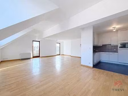 beau et lumineux duplex  4ch parfait pour une colocation.