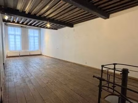 local commercial authentique au cœur d'anvers