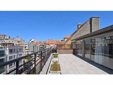 société détenant dans ses actifs : un penthouse unique (faça