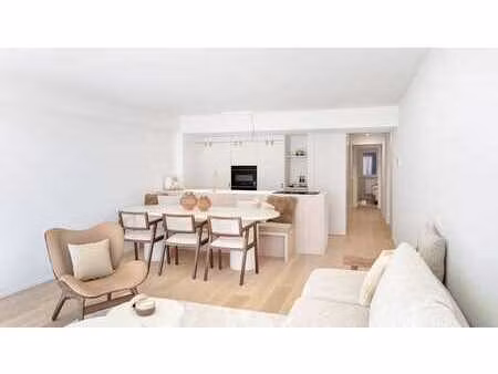 prachtig gerenoveerd appartement met zijdelings zeezicht ...