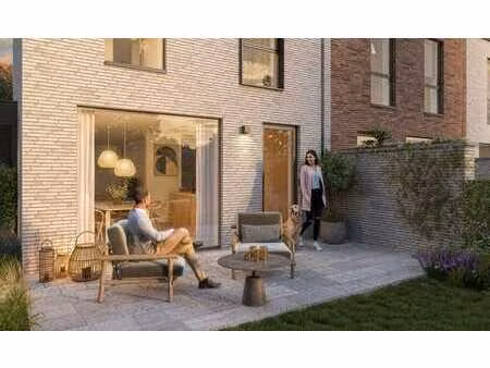 maison moderne avec 4 chambres à coucher