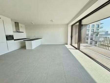nieuw appartement met 2 slaapkamers en mooi terras